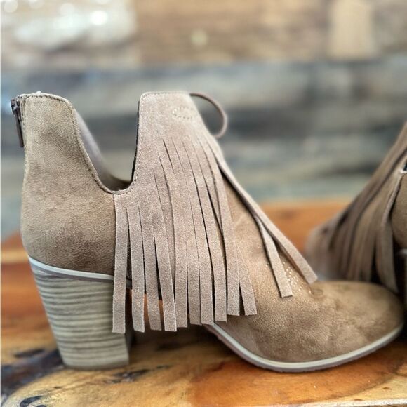 🥿 Ariat Taupe Suede Fringe Western Booties – Size 9 EUC - Picture 4 of 8